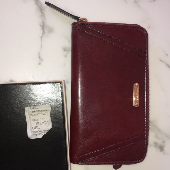 Burberry Authentic NWT and Box Zip Round Wallet - Picture 5 of 14